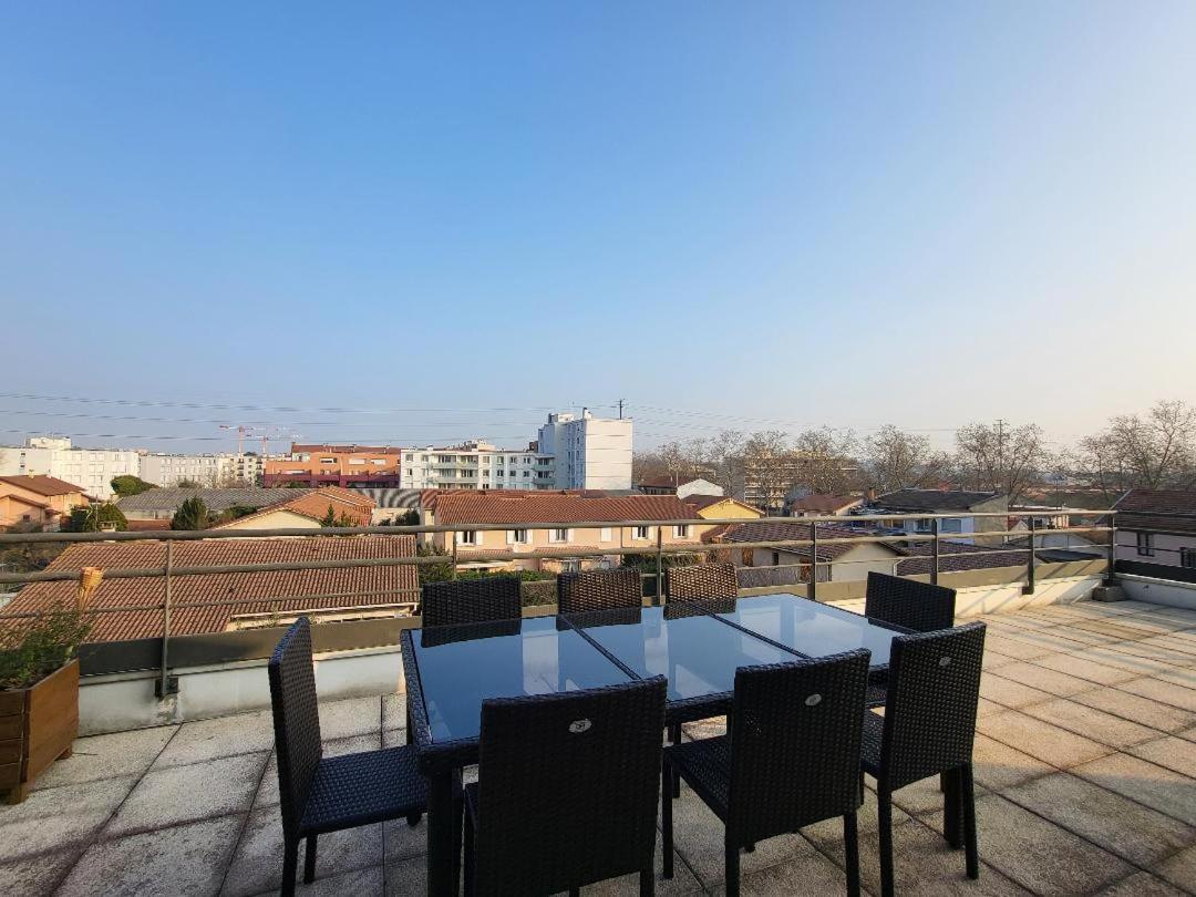 Rooftop 3 Chambres, Terrasse, Garage Apartment Venissieux